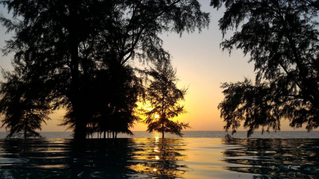 Coriacea Beachfront Boutique Phuket Resort - Sha Plus Παραλία Μάι Κάο Εξωτερικό φωτογραφία